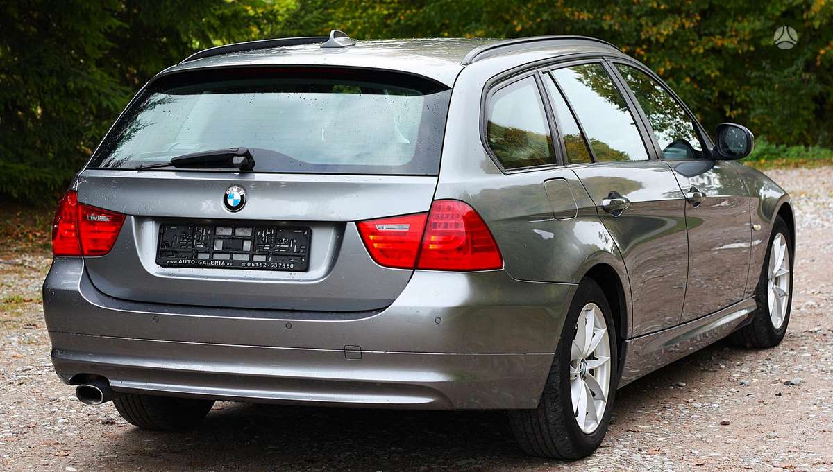 BMW 320 2011 — photo 19