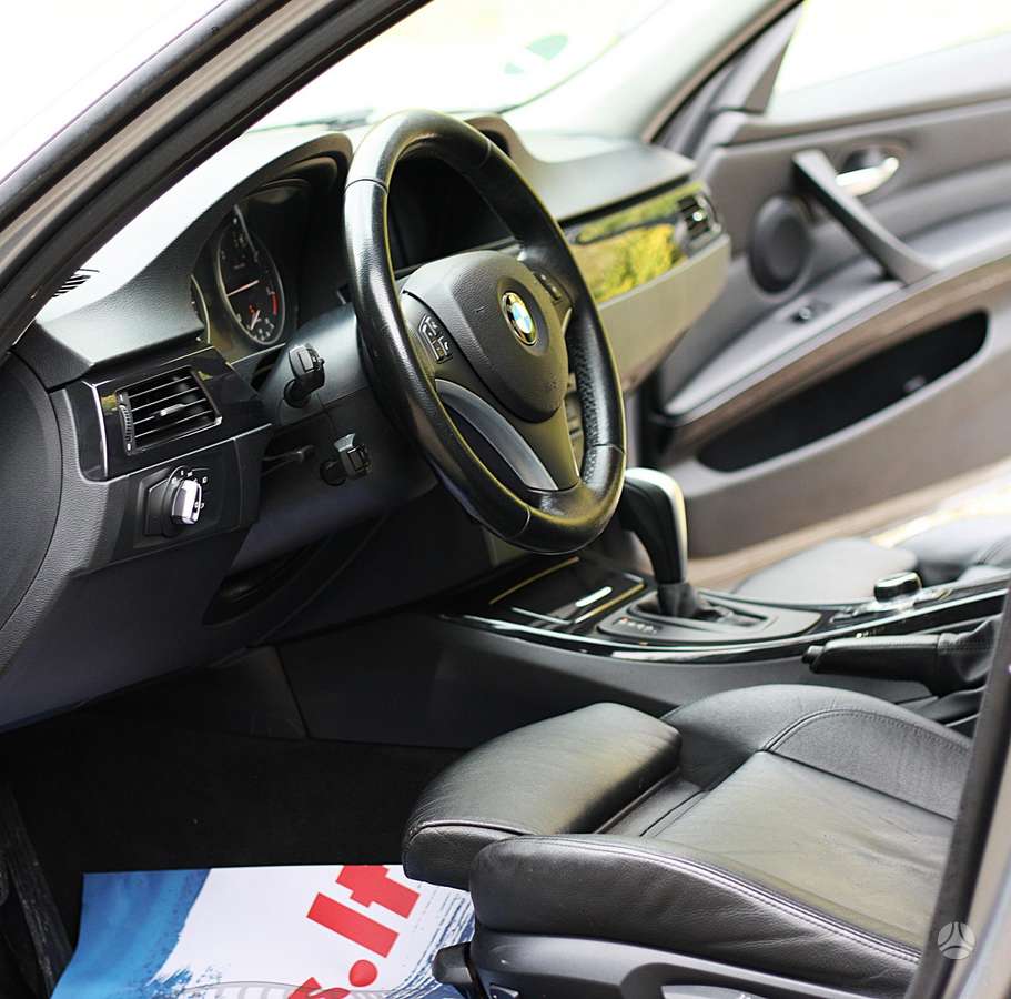 BMW 320 2011 — photo 21