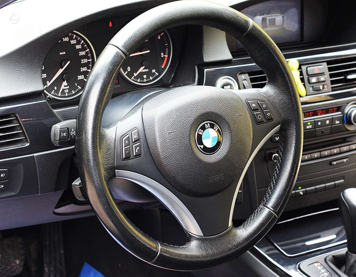 BMW 320 2011 — photo 22