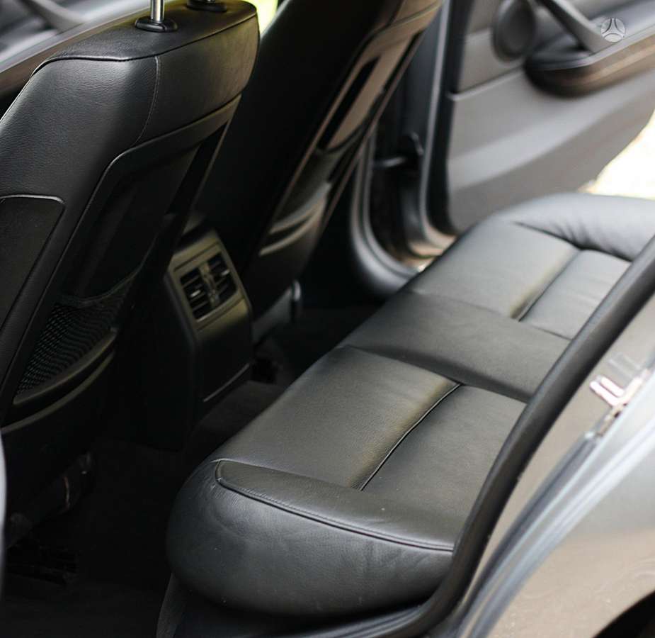 BMW 320 2011 — photo 24