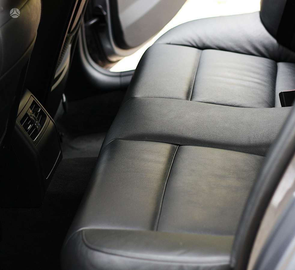BMW 320 2011 — photo 25