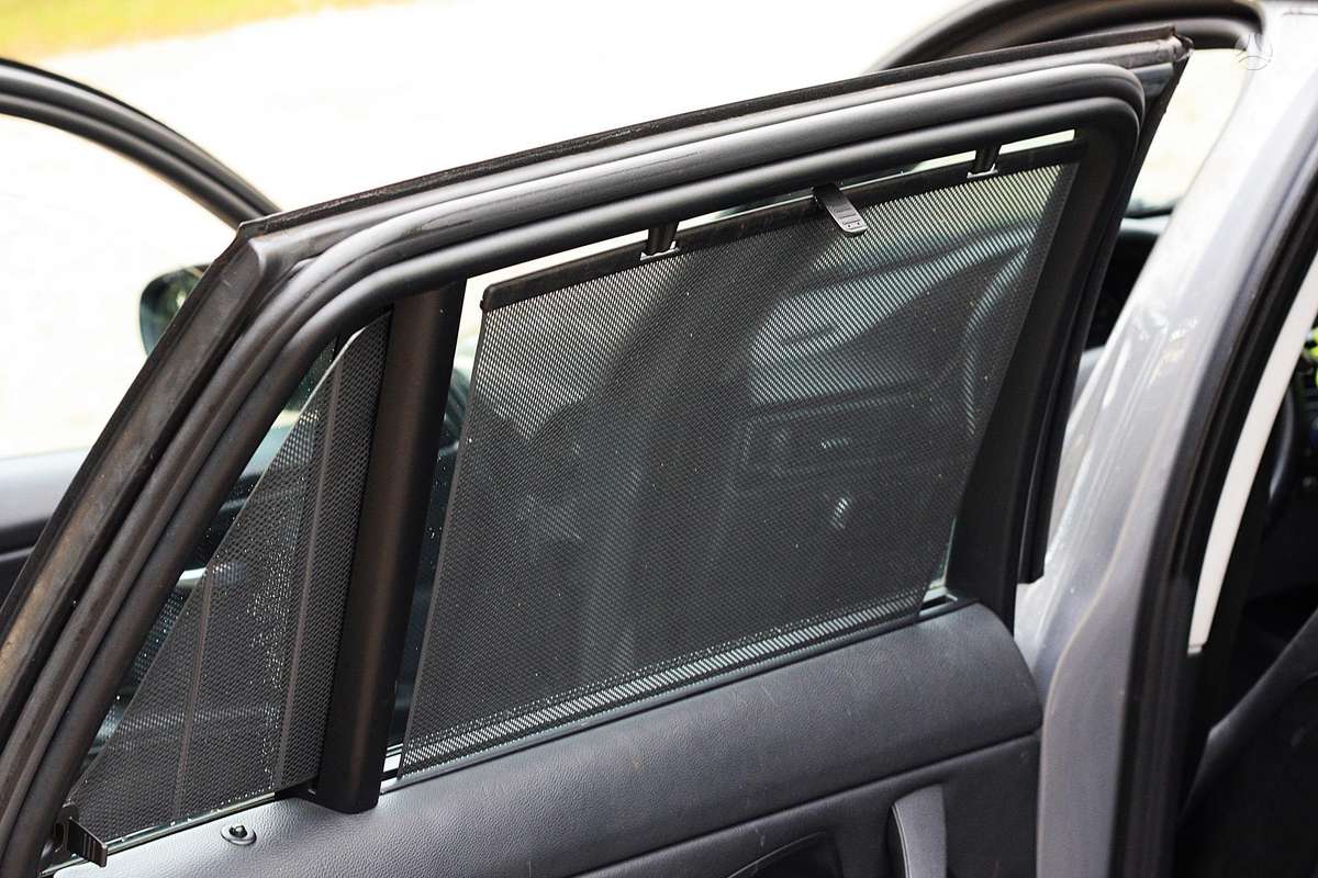 BMW 320 2011 — photo 26