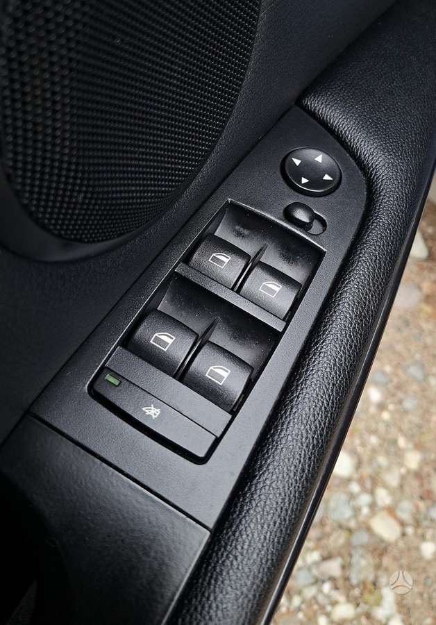BMW 320 2011 — photo 32