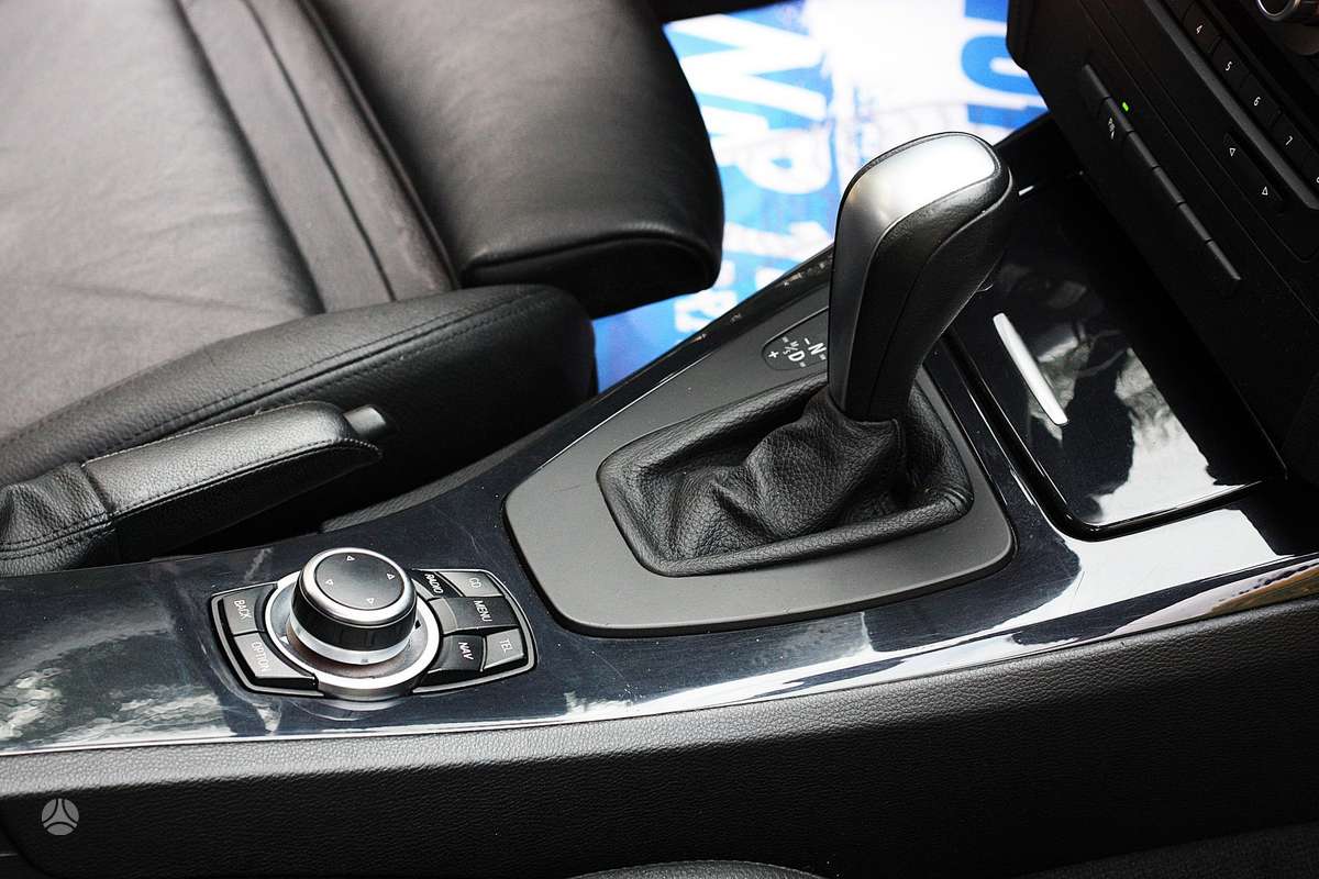BMW 320 2011 — photo 34