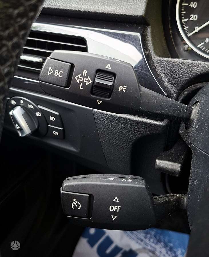 BMW 320 2011 — photo 37