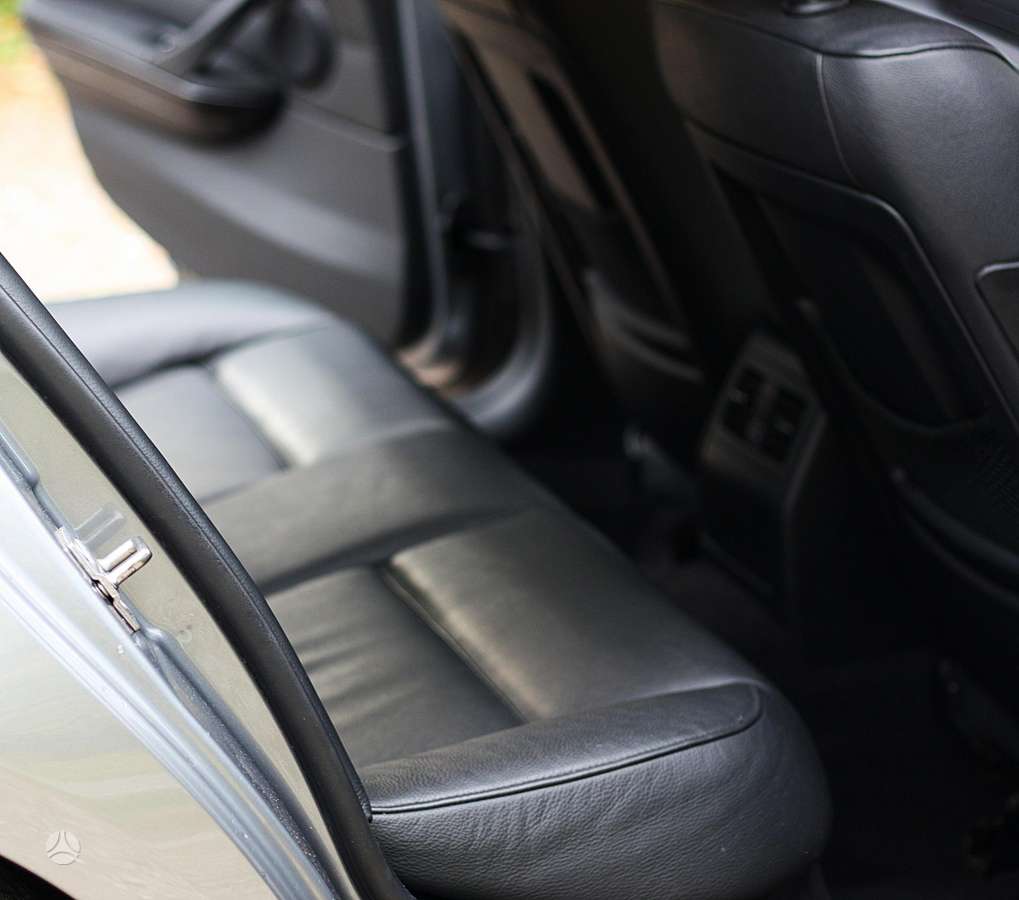 BMW 320 2011 — photo 38