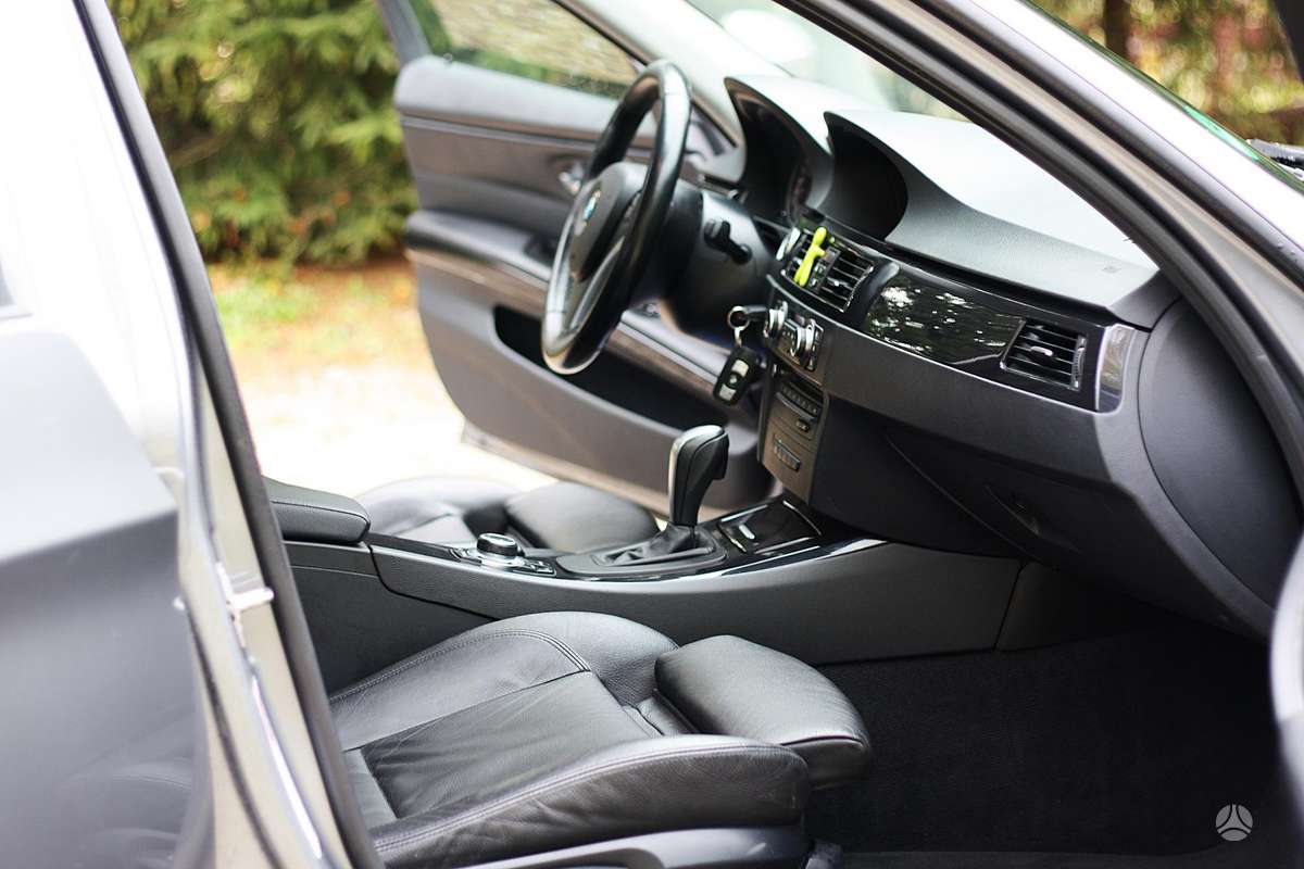 BMW 320 2011 — photo 39