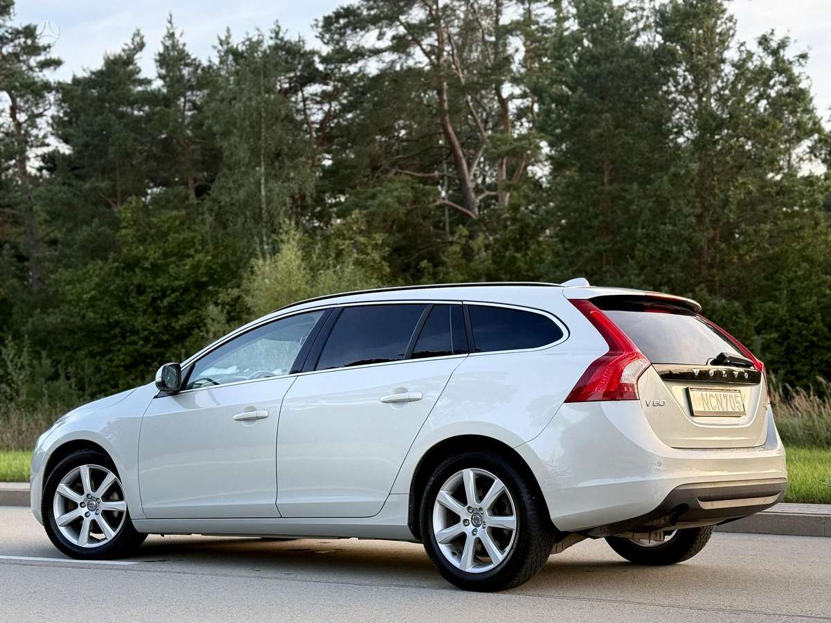 Volvo V60 2011 — photo 10