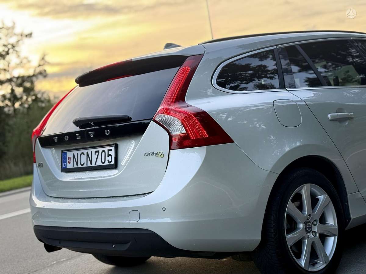 Volvo V60 2011 — photo 11