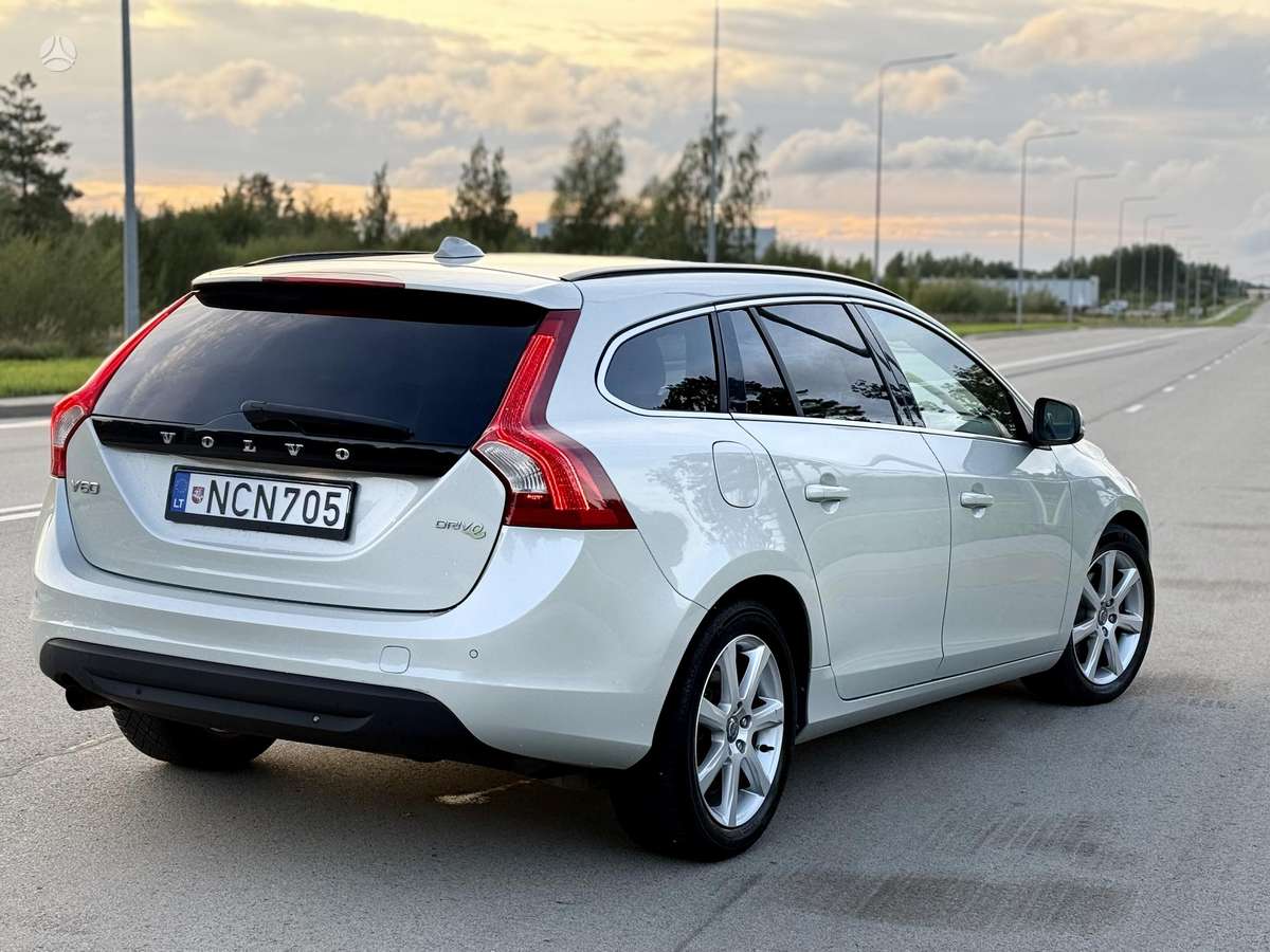 Volvo V60 2011 — photo 13