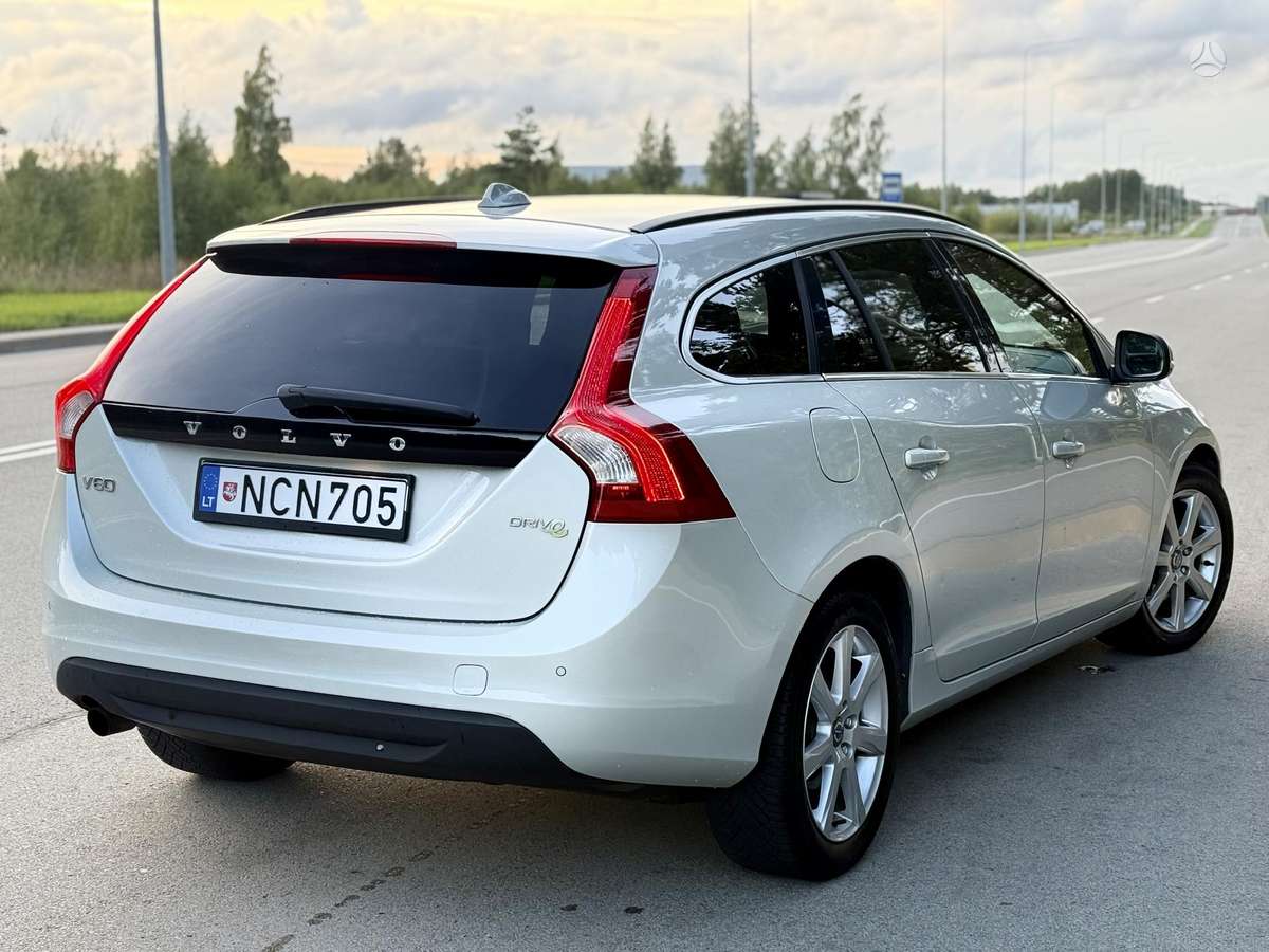 Volvo V60 2011 — photo 16