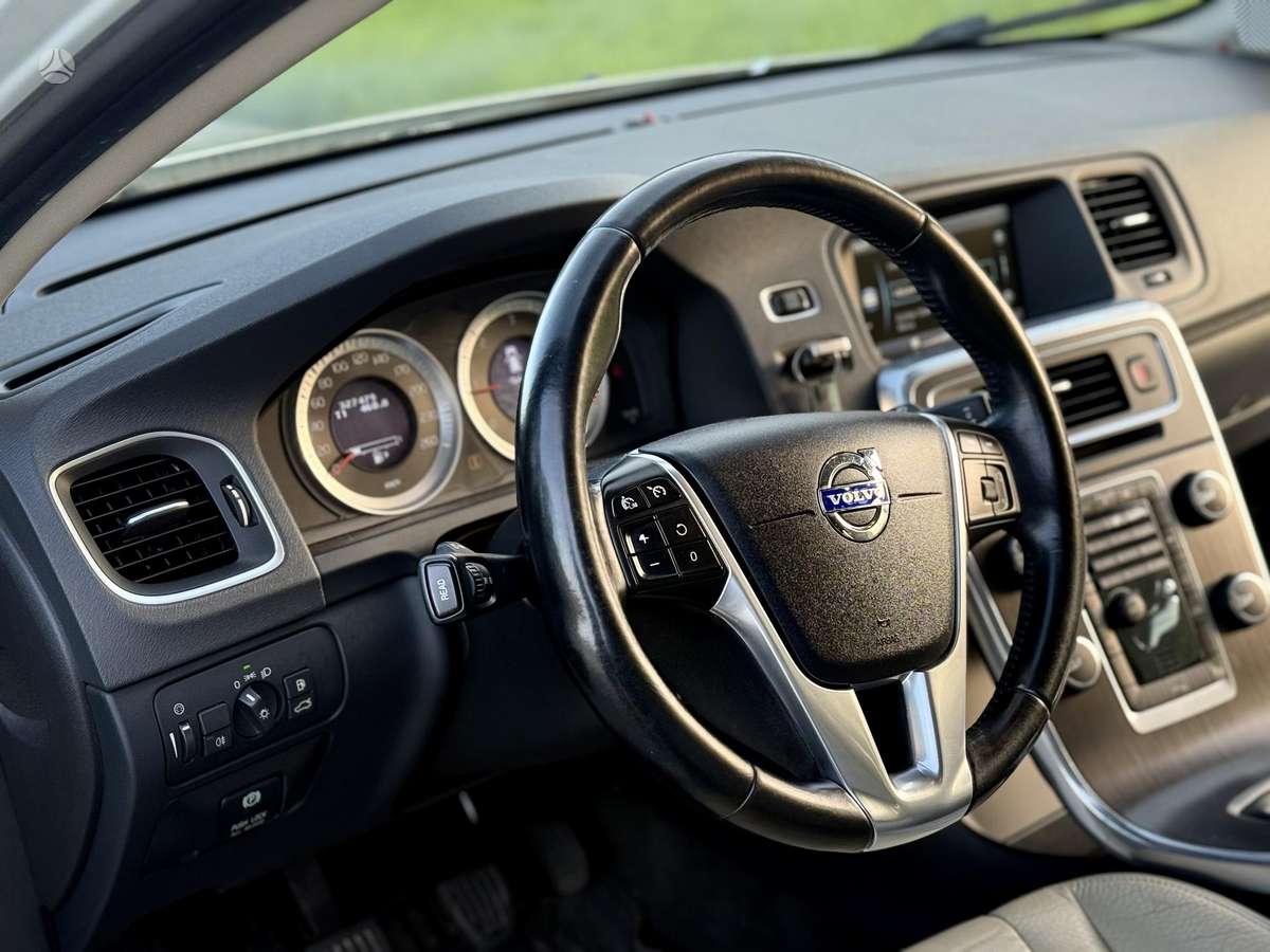 Volvo V60 2011 — photo 17