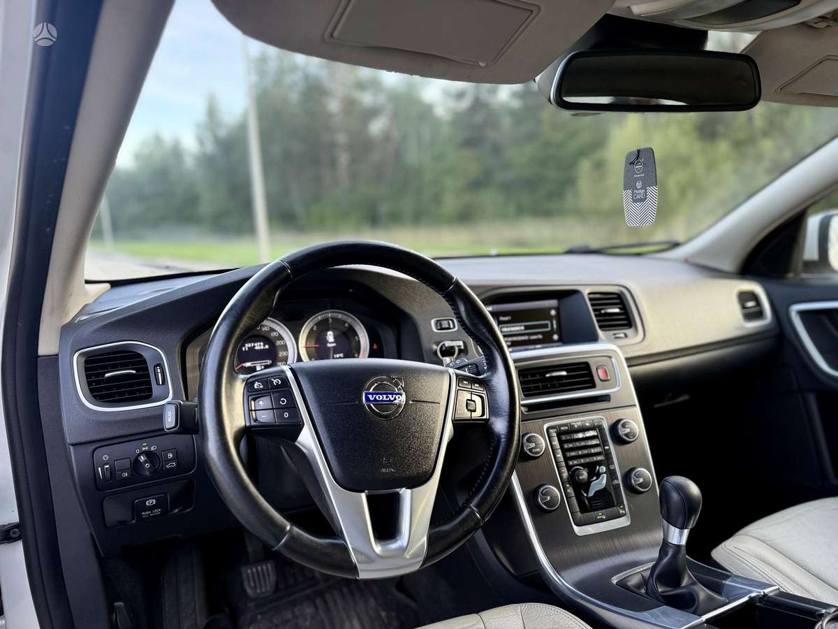 Volvo V60 2011 — photo 18
