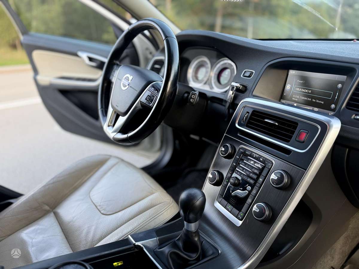Volvo V60 2011 — photo 19