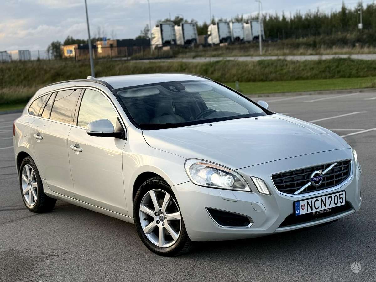Volvo V60 2011 — rear view