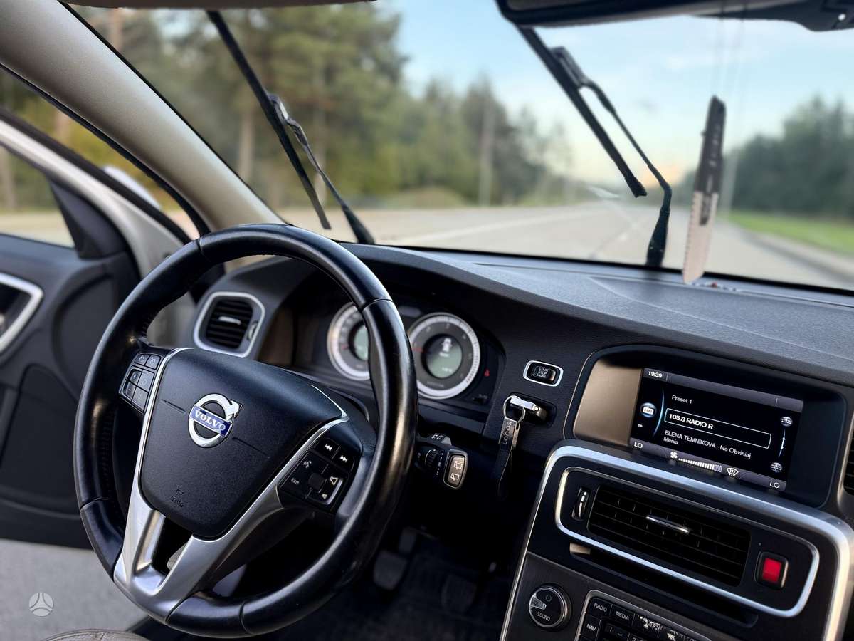 Volvo V60 2011 — photo 20