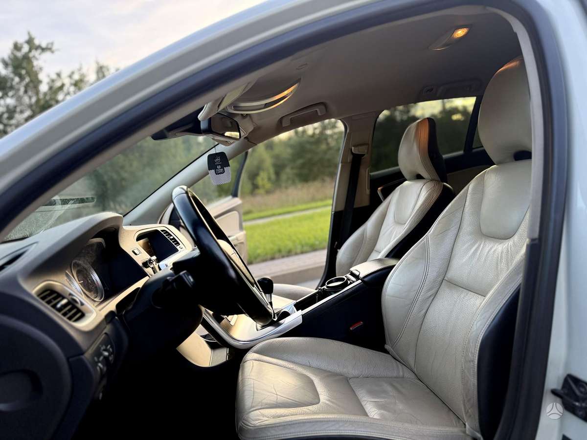 Volvo V60 2011 — photo 21
