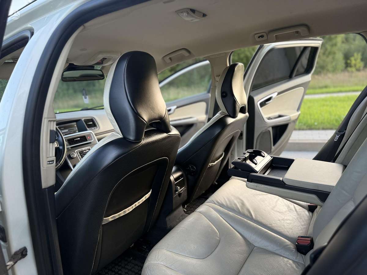 Volvo V60 2011 — photo 25