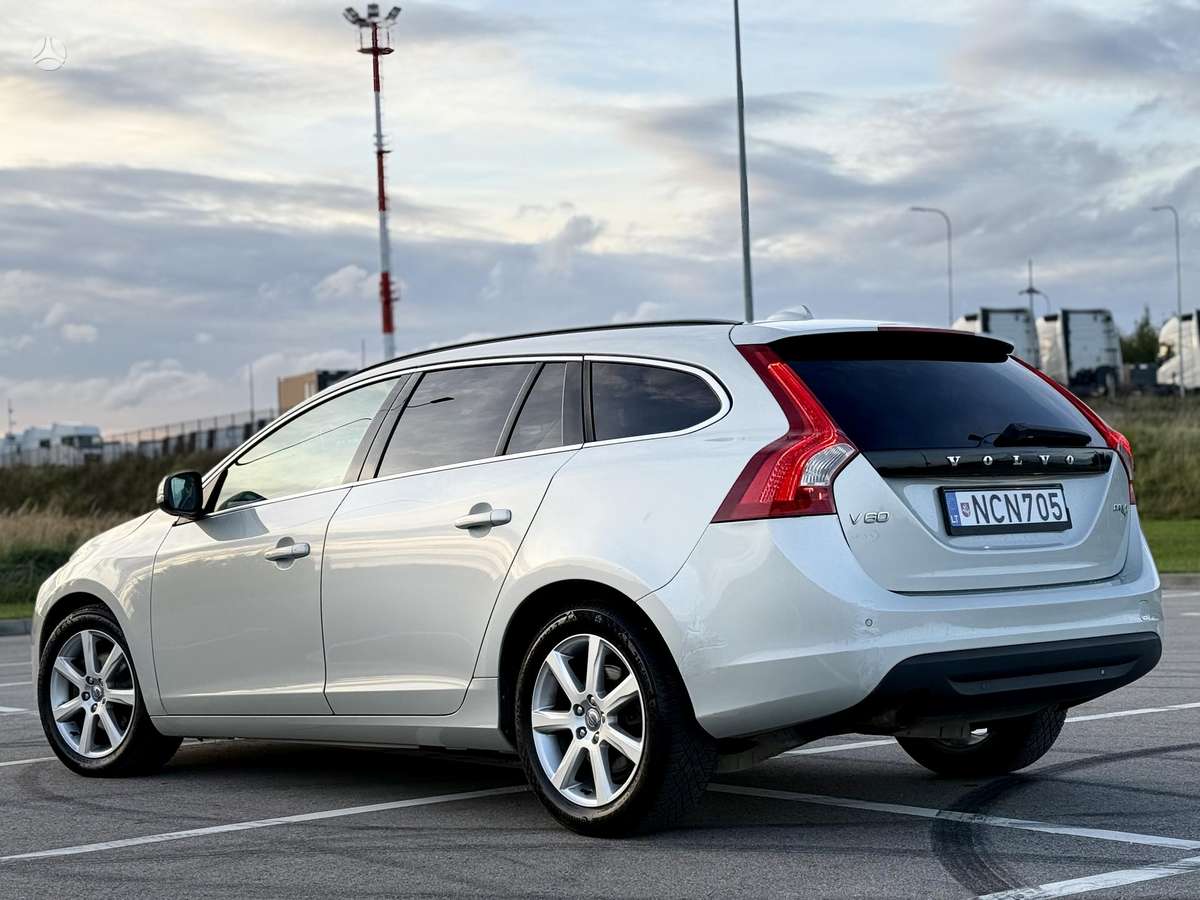 Volvo V60 2011 — engine 1560 cm³, 116 HP (85kW)