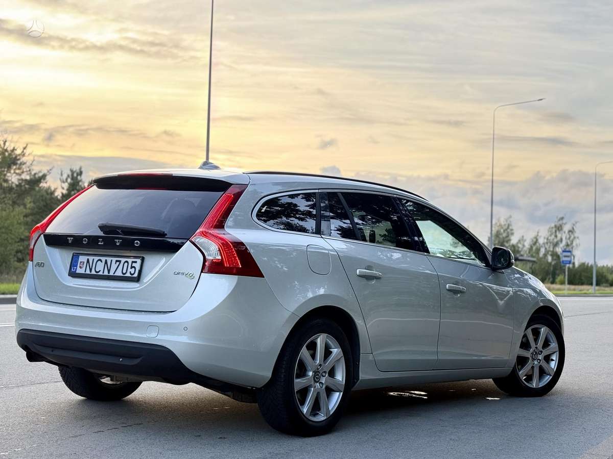Volvo V60 2011 — photo 8