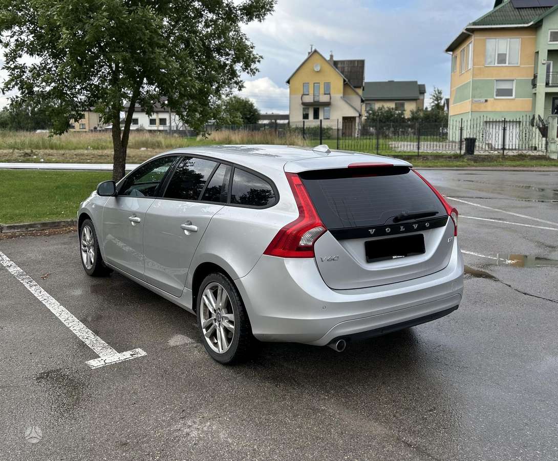 Volvo V60 2013 — вигляд ззаду
