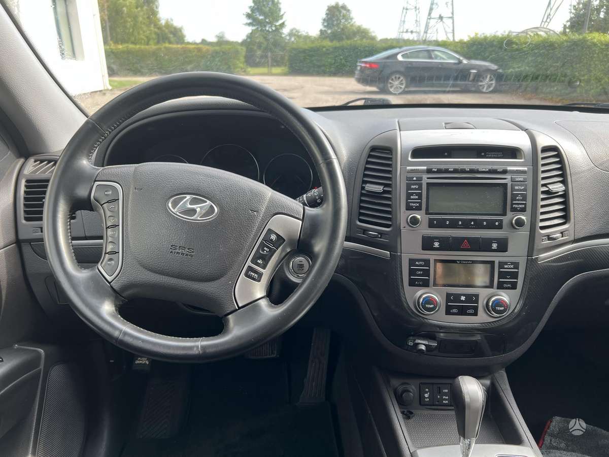 Hyundai Santa 2010 — photo 11
