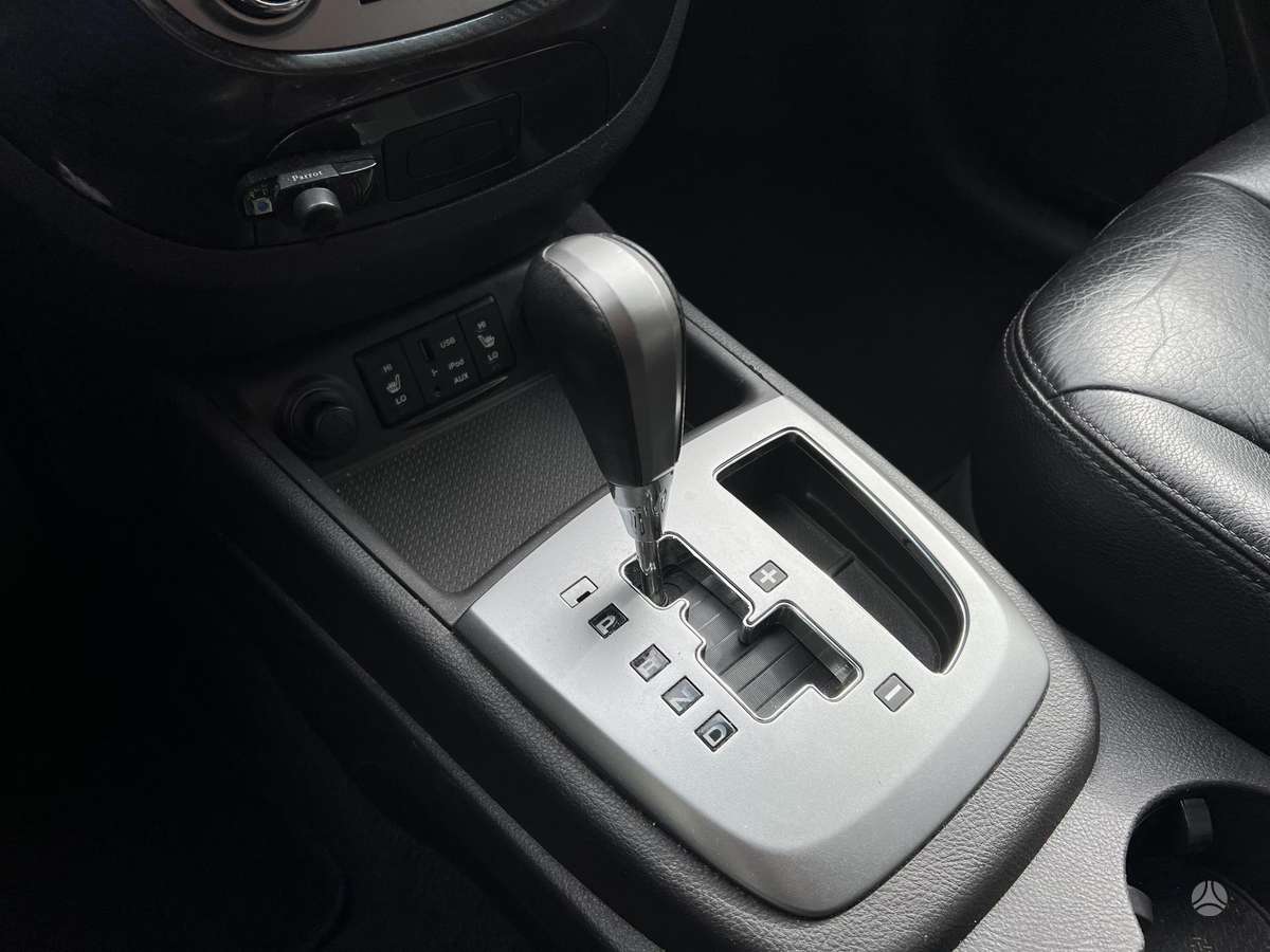 Hyundai Santa 2010 — photo 13
