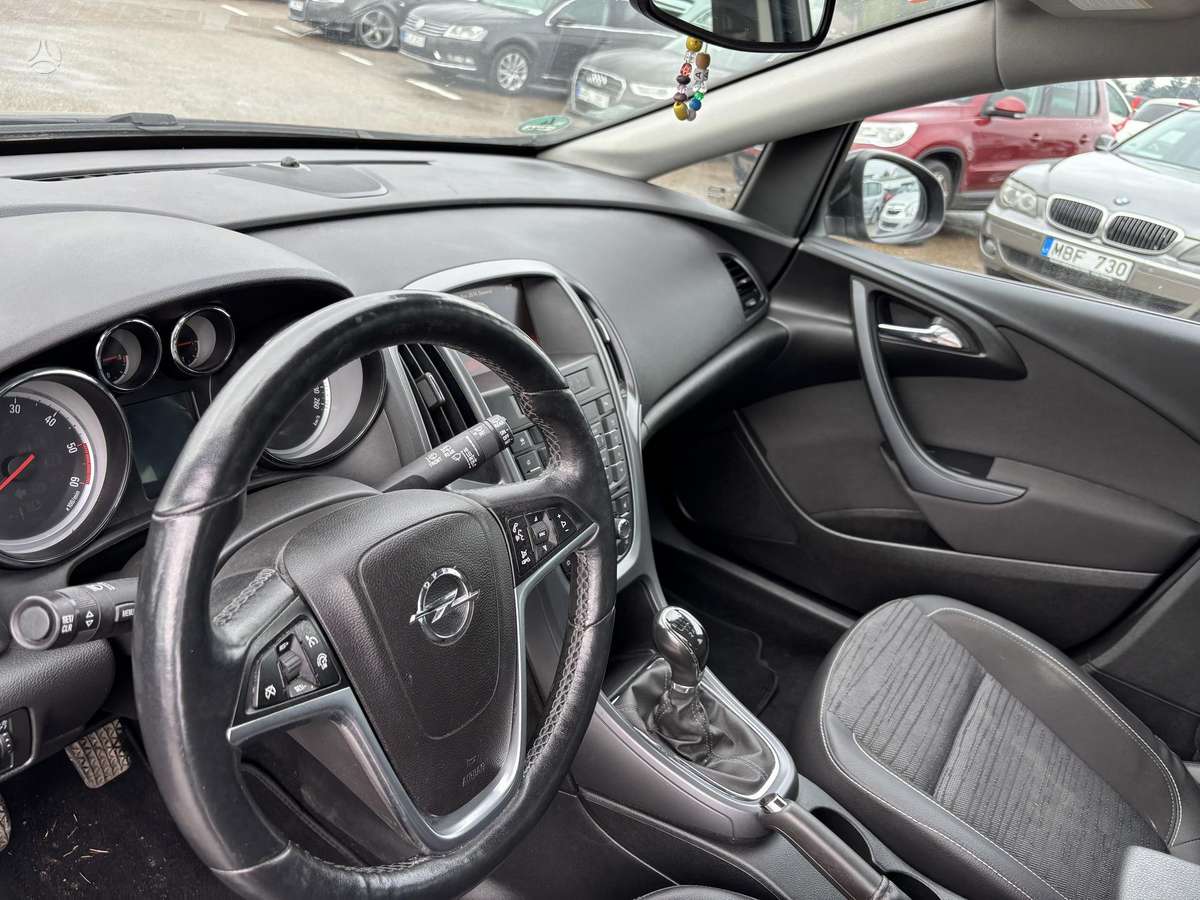 Opel Astra 2015 — photo 10