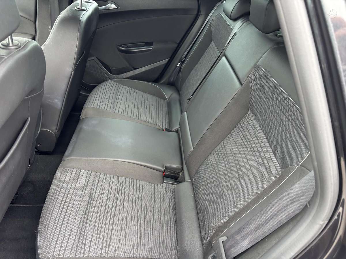 Opel Astra 2015 — photo 13