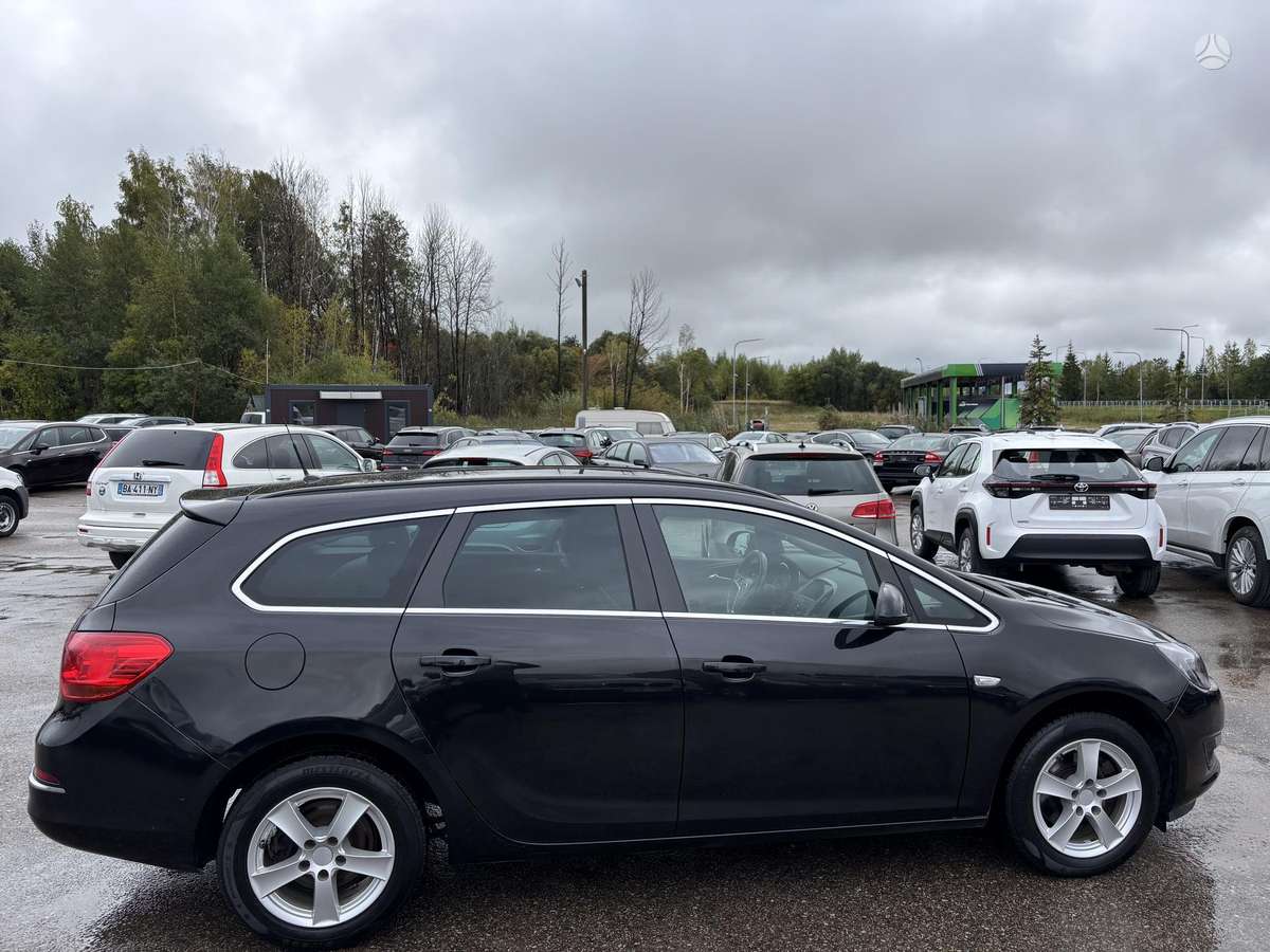 Opel Astra 2015 — interior