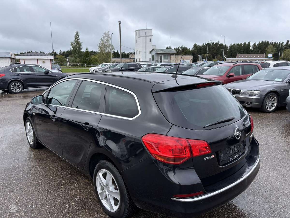 Opel Astra 2015 — engine 1598 cm³, 110 HP (81kW)
