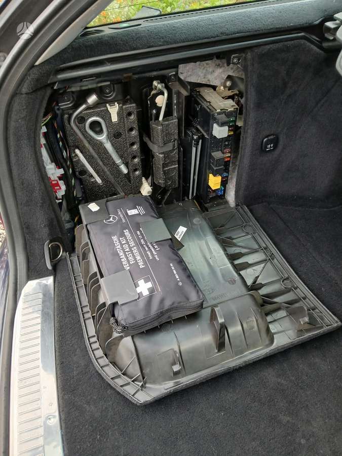 Mercedes-Benz C200 2004 — photo 11