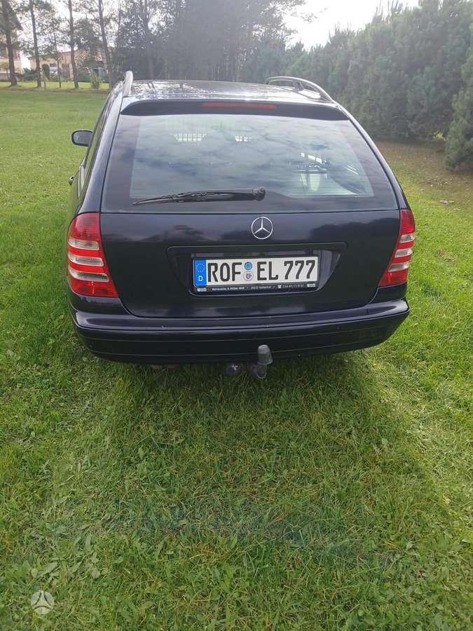Mercedes-Benz C200 2004 — rear view