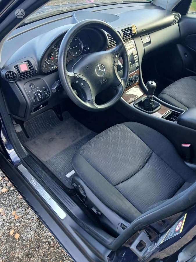 Mercedes-Benz C200 2004 — photo 7