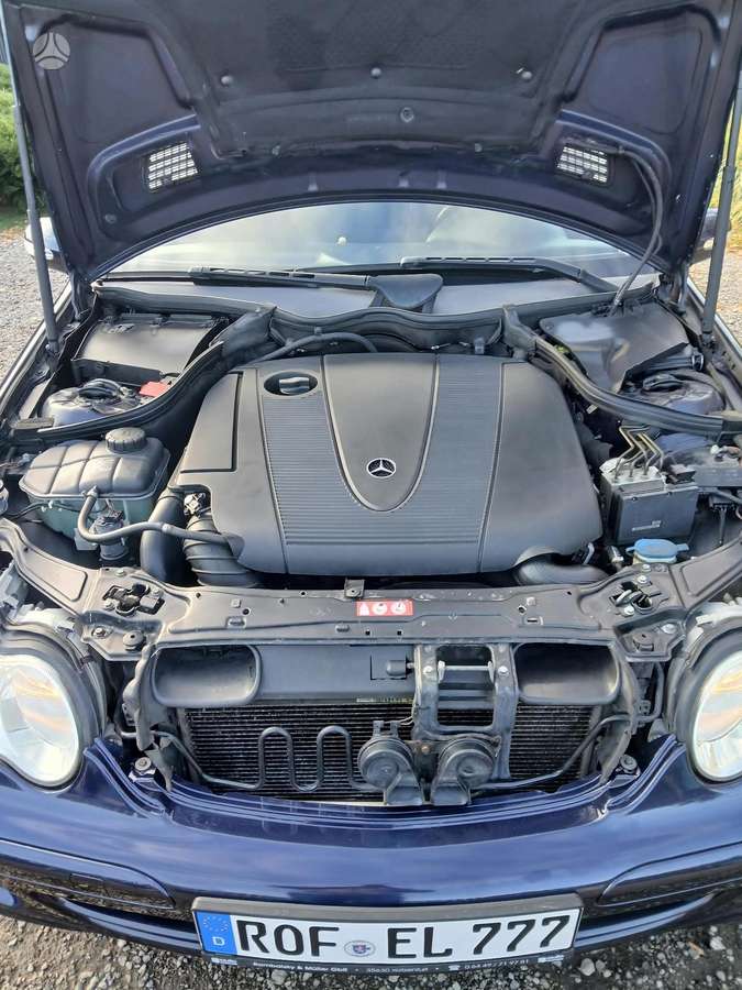 Mercedes-Benz C200 2004 — photo 9