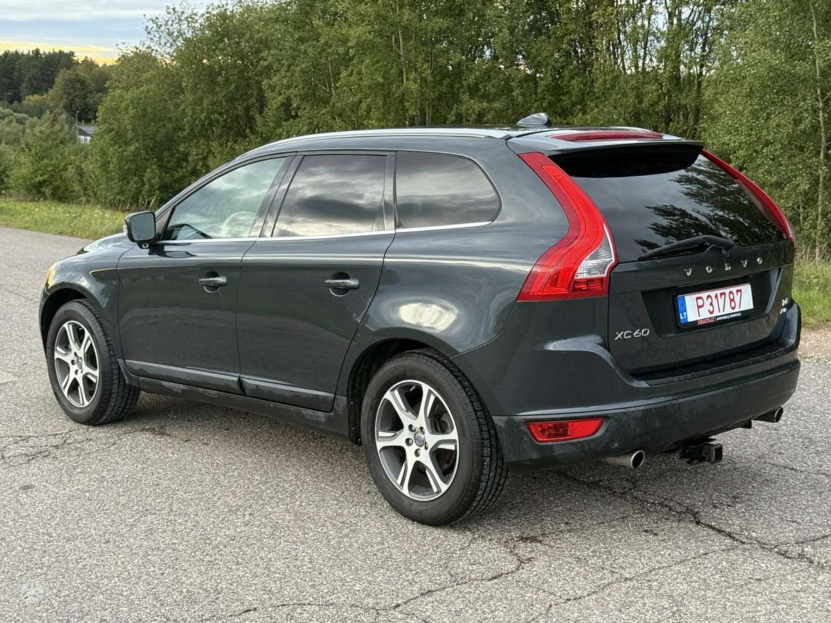 Volvo XC60 2013 — салон