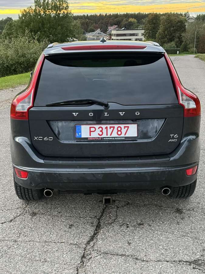 Volvo XC60 2013 — двигун 2953 cm³, 305 HP (224kW)