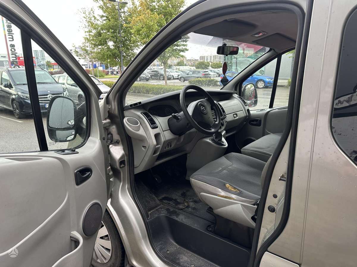 Opel Vivaro 2008 — interior