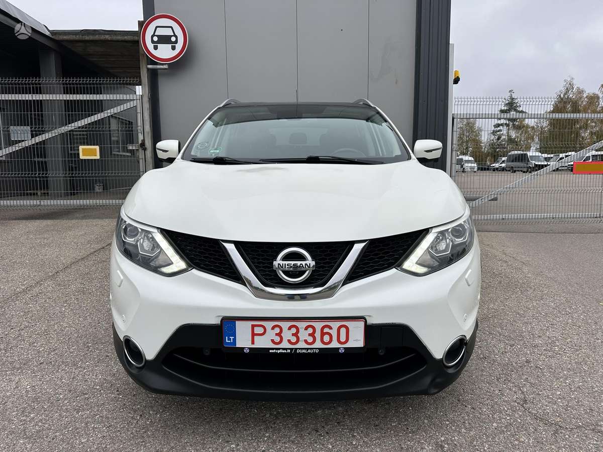 Nissan Qashqai 2015 — вигляд ззаду