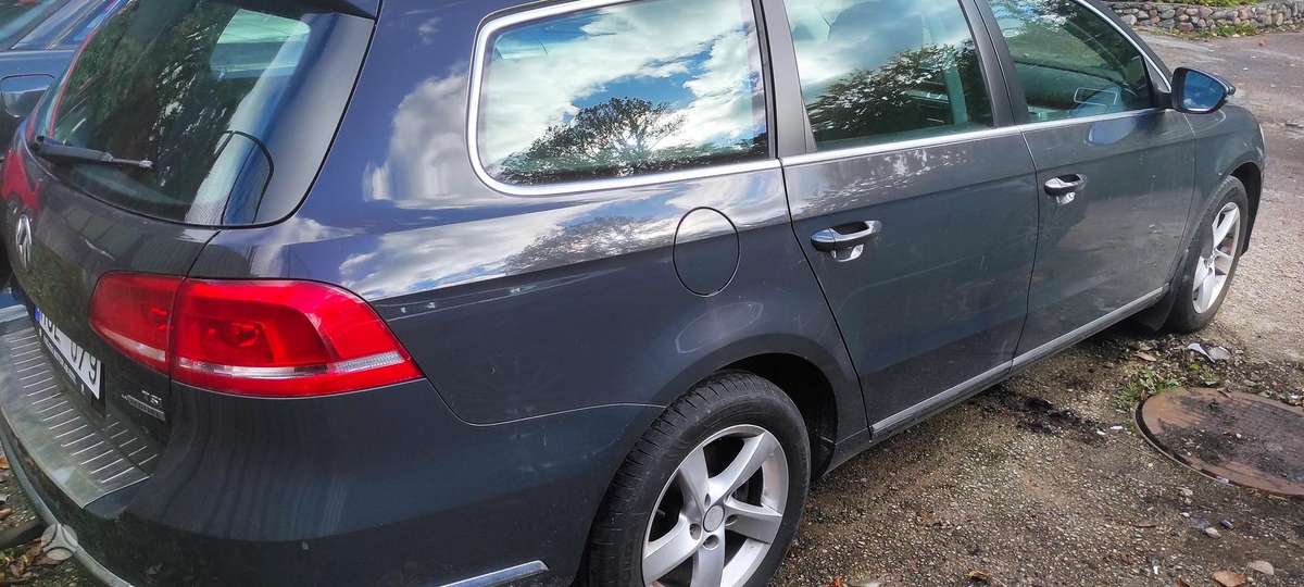 Volkswagen Passat 2012 — rear view