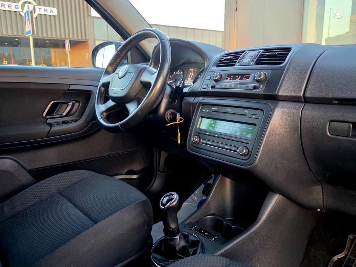 Skoda Fabia 2011 — photo 11
