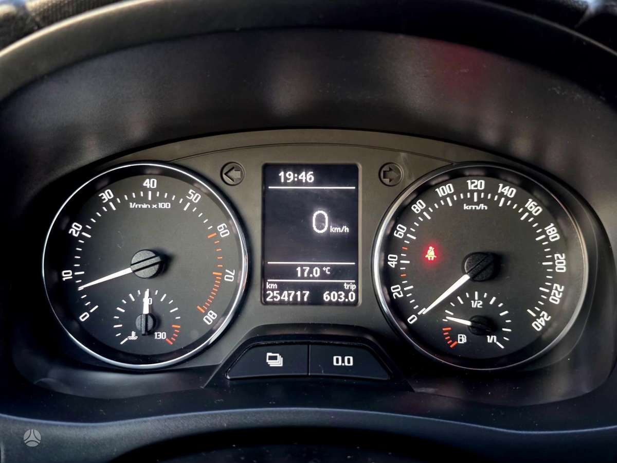 Skoda Fabia 2011 — photo 19