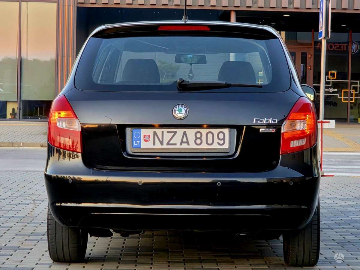 Skoda Fabia 2011 — photo 8