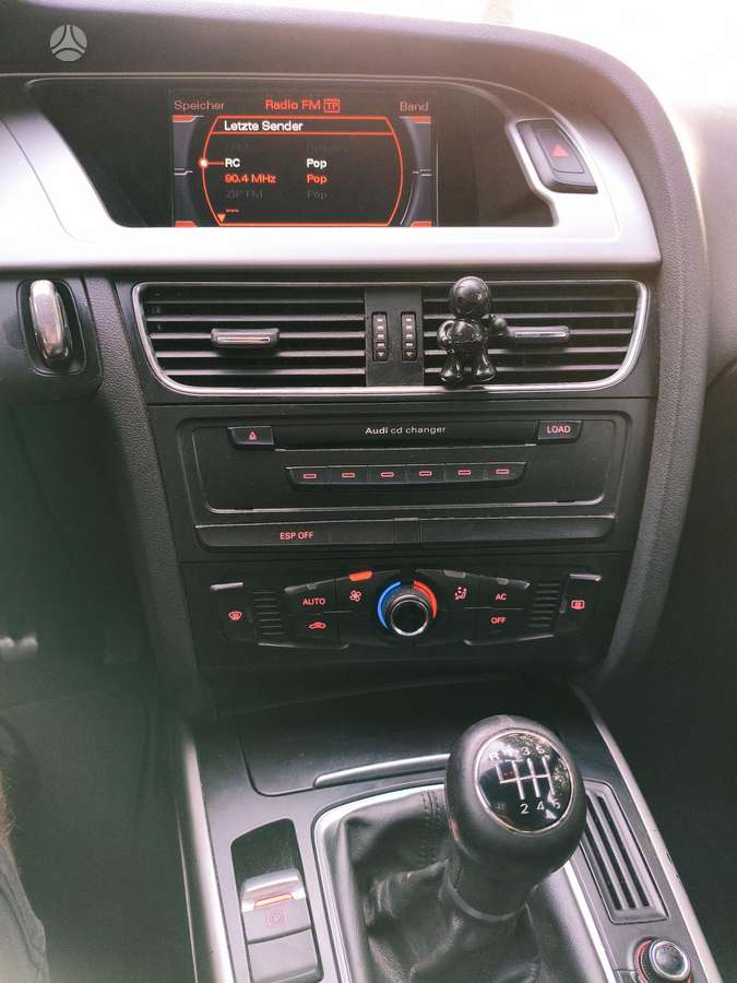 Audi A4 2009 — photo 13
