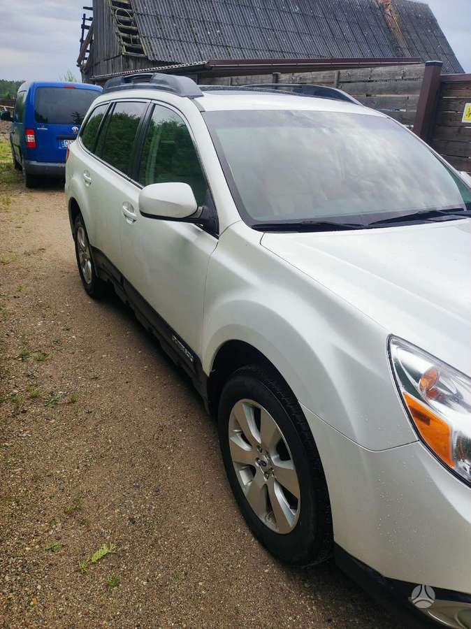 Subaru Outback 2012 — interior