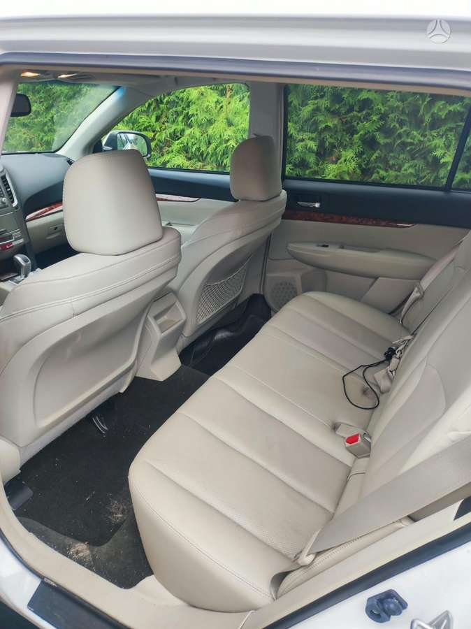 Subaru Outback 2012 — engine 3630 cm³, 260 HP (191kW)