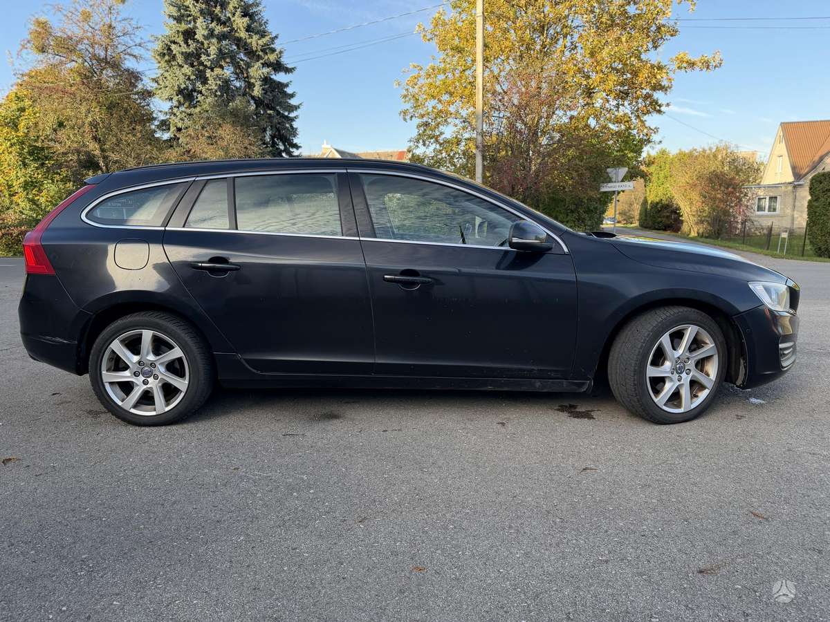 Volvo V60 2013 — вигляд ззаду