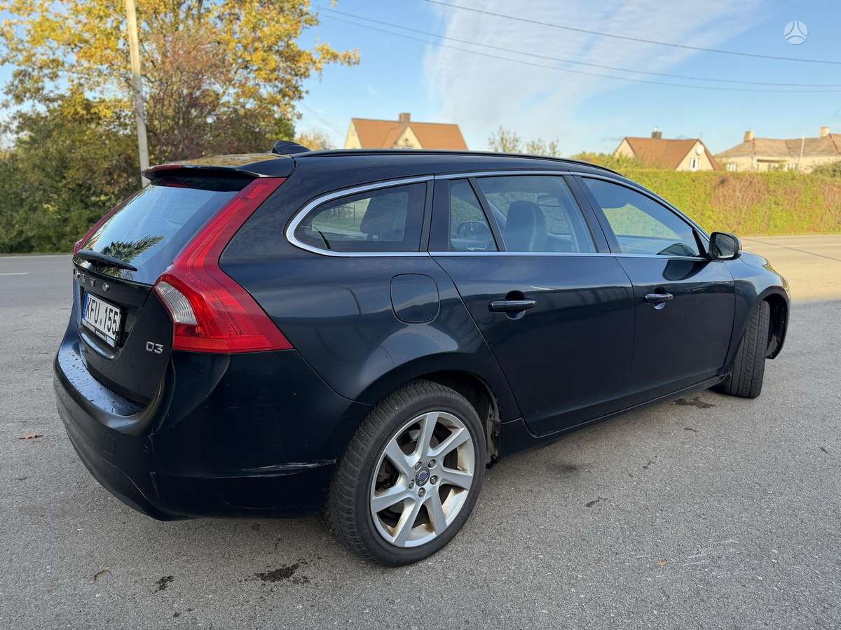 Volvo V60 2013 — салон