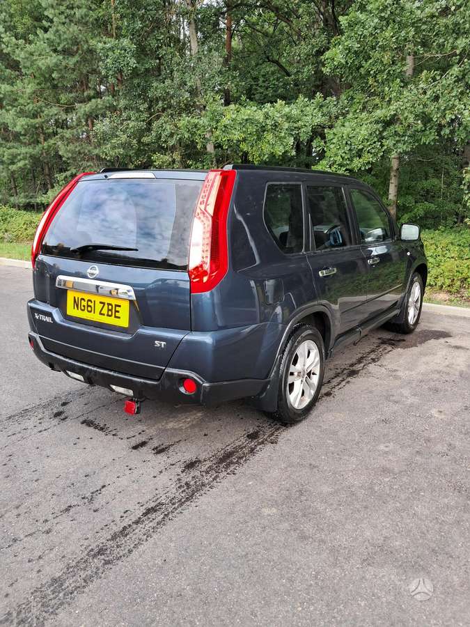 Nissan X-Trail 2011 — салон