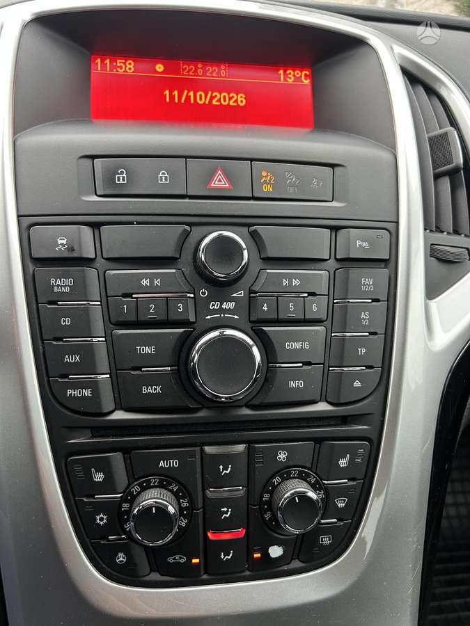 Opel Astra 2011 — photo 10
